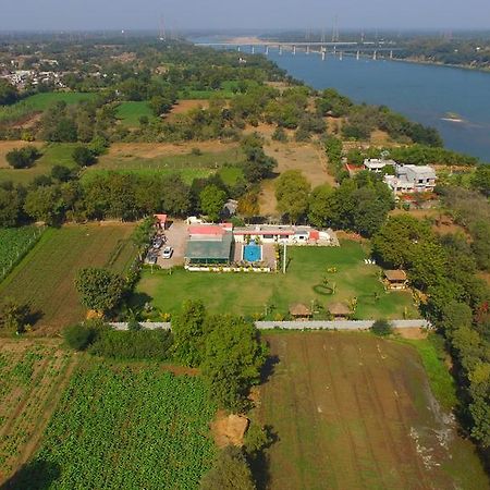 Krishna Farm Otel Vasad Dış mekan fotoğraf