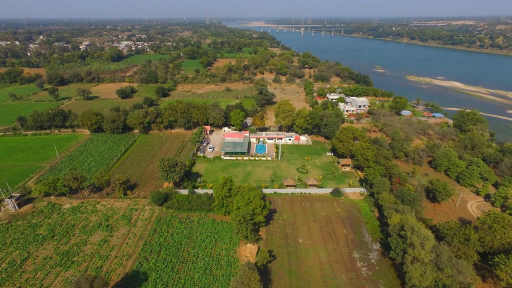 Krishna Farm Otel Vasad Dış mekan fotoğraf